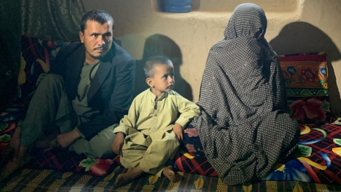 Goljuma (kanan) memuji Taliban: "Perempuan seperti saya tidak seperti mereka di Kabul". BBC Indonesia
