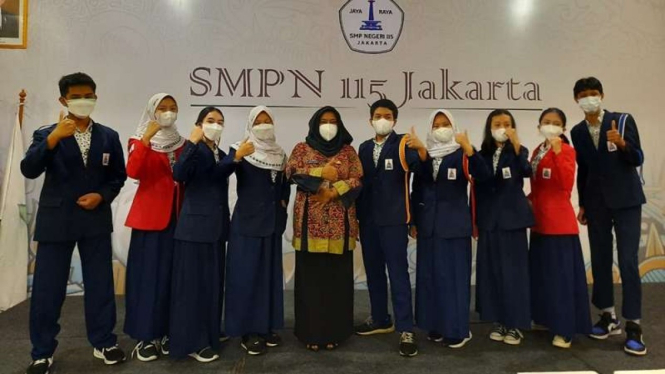 SMP Negeri 115 Jakarta merayakan HUT ke-44