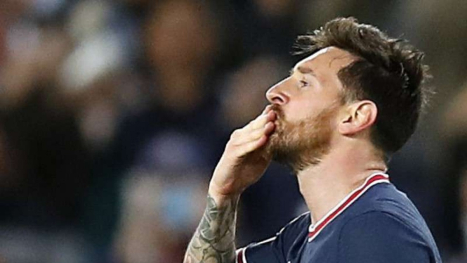 Striker PSG, Lionel Messi rayakan gol ke gawang Manchester City.