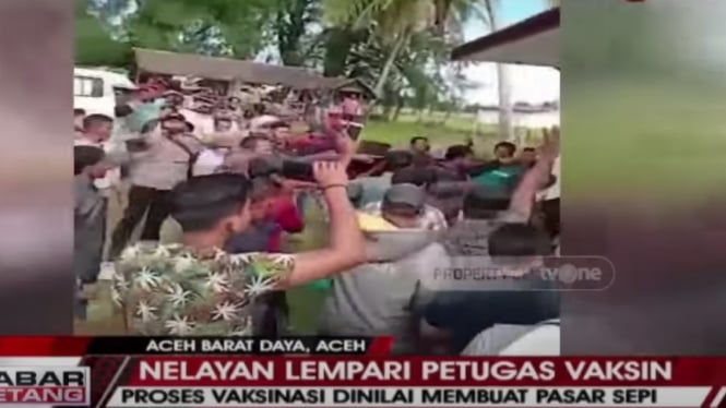 Kericuhan vaksinasi nelayan di Aceh.