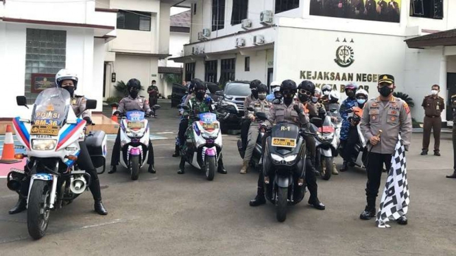 Tim Srikandi Pemburu Vaksin Kota Bogor mendatangi warga yang belum divaksin