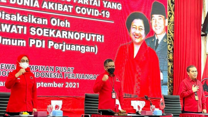 Pemberian Bantuan Kader PDIP Kepada Korban COVID-19