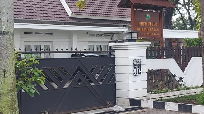 Rumah Dinas Wali Kota Malang diteror vandalisme.
