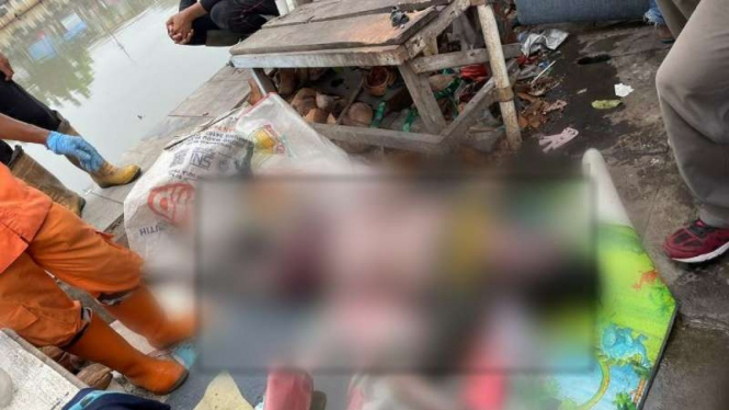 Mayat pria mengambang di Kali Tanggul Cengkareng Jakarta Barat ditemukan