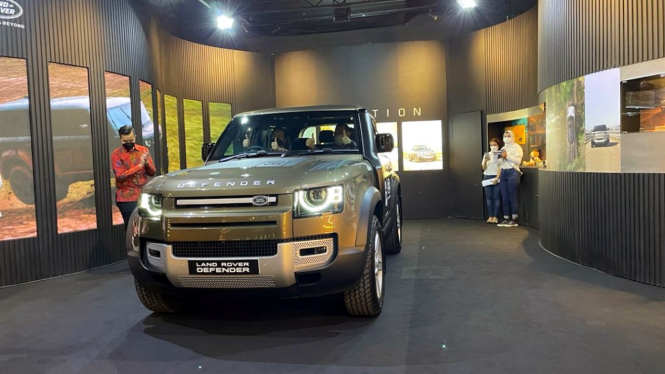 Pop Up Display Land Rover Defender di Jakarta.