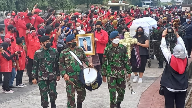 Jenazah Sabam tiba di TMP Kalibata.