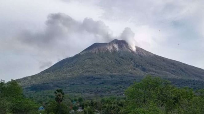 Erupsi gunung Ili Lewotolok