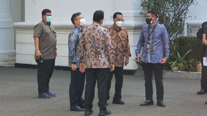 Penampakan Gubernur DKI Jakarta Anies Baswedan dan Sandiaga Uno di Istana.