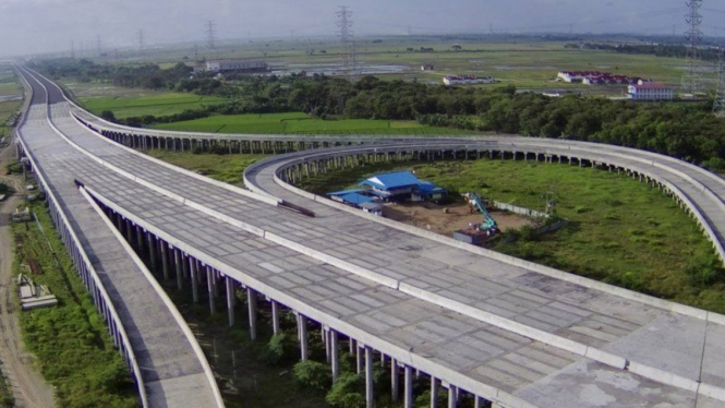 Foto udara pembangunan Jalan Tol Cibitung-Cilincing, Tambun, Kabupaten Bekasi.