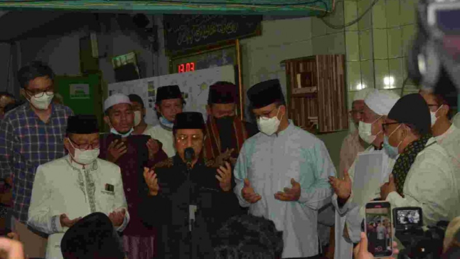 Gubernur Provinsi DKI Jakarta, Anies Rasyid Baswedan akan melakukan revitalisasi Masjid Al Mansur di Jalan Jembatan Lima, Tambora, Jakarta Barat.