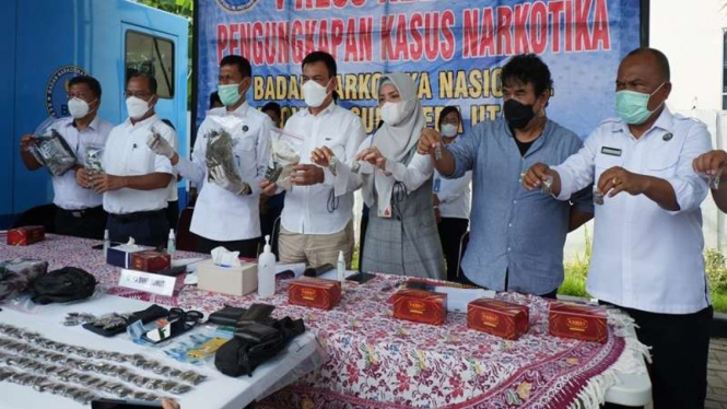 BNNP Sumut dan Pimpinan USU saat memberikan keterangan pers