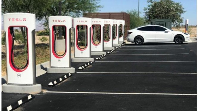 Stasiun pengisian ulang Tesla untuk mobil listrik
