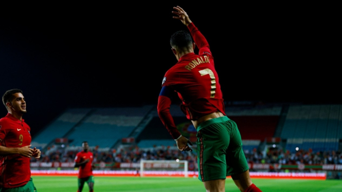 Cristiano Ronaldo mencetak gol saat Portugal melawan Luksemburg