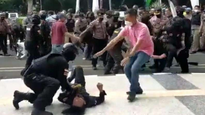 Demonstrasi di HUT Kabupaten Tangerang Banten