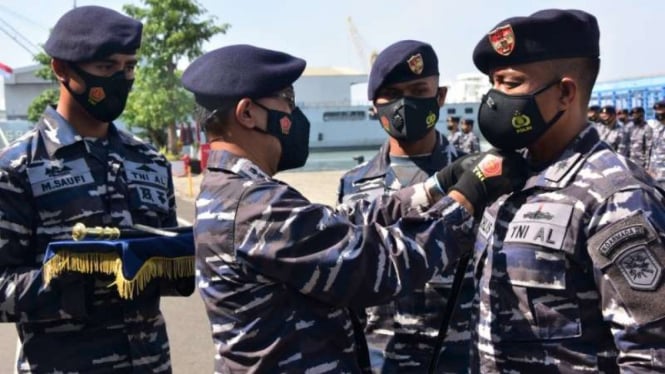 VIVA Militer: Sertijab Komandan dua kapal perang TNI Angkatan Laut
