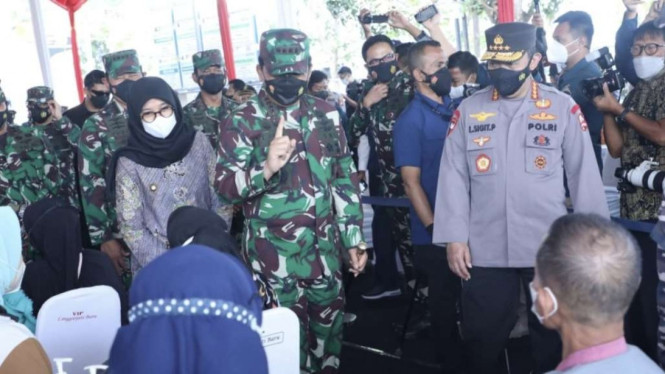 VIVA Militer: Panglima TNI, Kapolri dan KSAL tinjau vaksinasi di RSNU Mangir