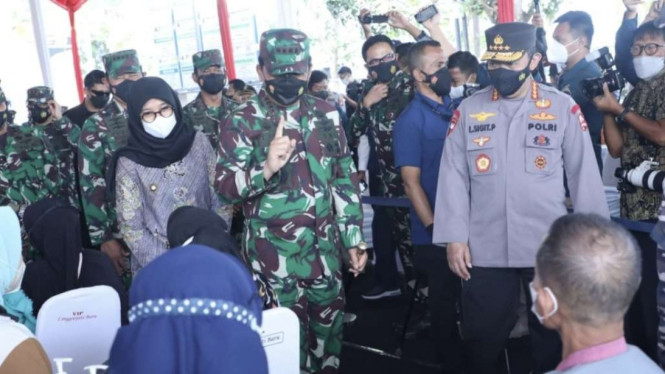 VIVA Militer: Panglima TNI, Kapolri dan KSAL tinjau vaksinasi di RSNU Mangir 