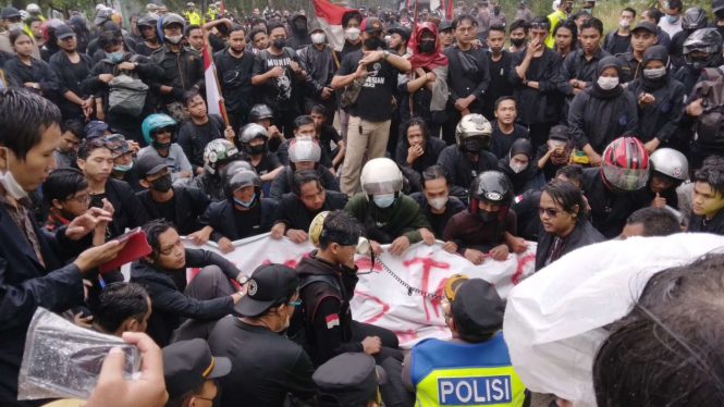 Mahasiswa unjuk rasa di kawasan Pusat Pemerintahan Kabupaten Tangerang.