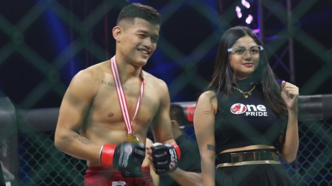 Frans Lincol Sormin sukses mengalahkan Jufri Gobel di Fight Night 50 One Pride