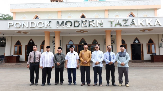 Ketua DPD LaNyalla Mahmud saat berkunjung ke Ponpen Modern Tazakka di Jateng.