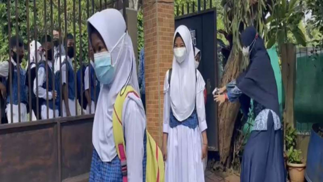 Siswa SD di Bogor melaksanakan ujicoba pembelajaran tatap muka