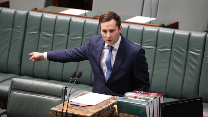 Menteri Imigrasi Alex Hawke menyebut adanya celah hukum dalam UU Imigrasi Australia menyebabkan mereka yang sangat berisiko terhadap masyarakat tetap bisa tinggal di negara itu. (ABC News: Matt Roberts)