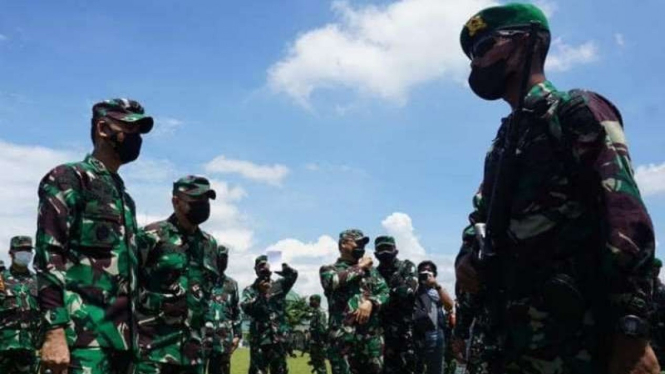 VIVA Militer: Asops Panglima TNI cek kesiapan Satgas Pamtas Yonif 126/Kala Cakti