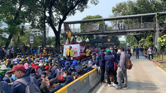 Demo BEM SI di Medan Merdeka