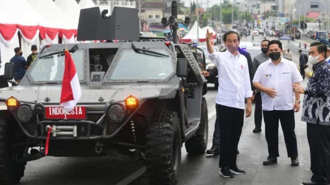 Presiden Jokowi Jajal Jembatan Sei Alalak Banjarmasin Gunakan Mobil Rantis