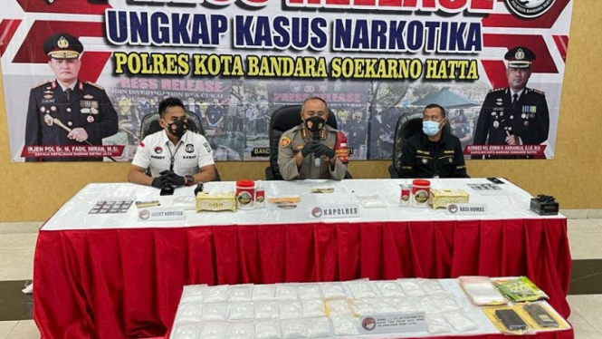 Penyelundupan narkoba jenis sabu 3,2 kilogram digagalkan Polres Kota Bandara Soekarno Hatta.