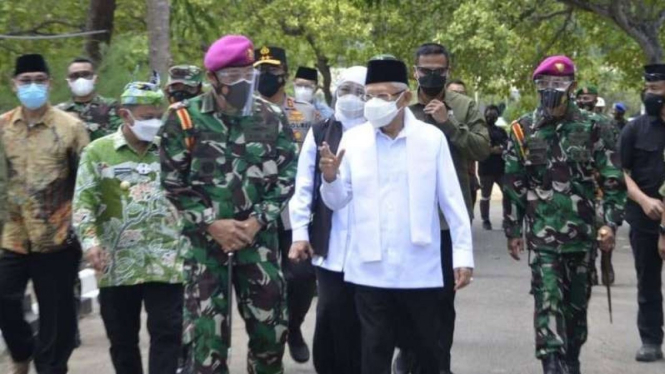 VIVA Militer: Wakil Presiden, K. H. Ma'ruf Amin bersama Dankolat Marinir