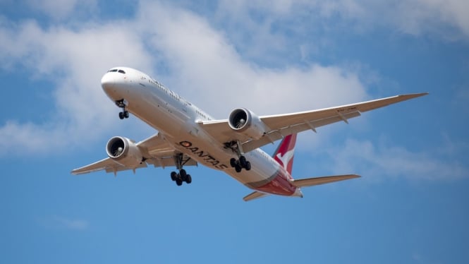 Maskapai penerbangan nasional Qantas kembali mengudara dengan rute internasional mulai 1 November 2021. (ABC News: Che Chorley)