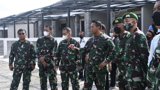 VIVA Militer: KSAD tinjau pembangunan rumah dinas Yonif 511/DY