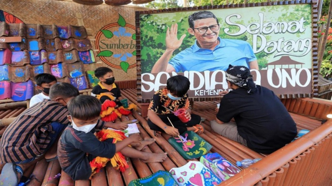 Mural wajah Sandiaga Uno