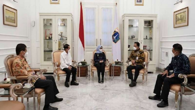 Gubernur DKI Jakarta Anies Baswedan bersama dua Bupati