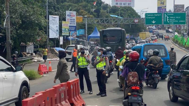 Lalu lintas menuju Puncak ramai pada Sabtu akhir pekan