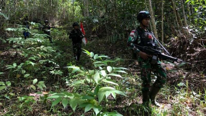 VIVA Militer: Pasukan Yonif 131/Braja Sakti di hutan Papua