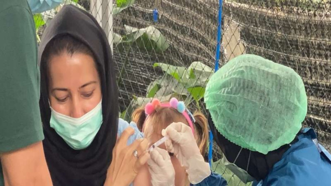 Vaksinasi para pengungsi asal Afghanistan di Bogor, Jawa Barat