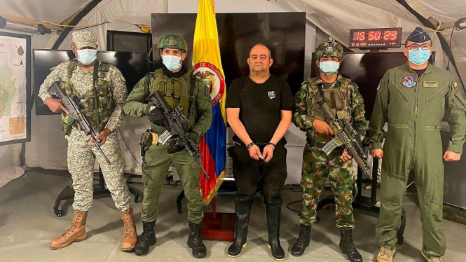 Pasukan khusus Kolombia berpose usai menangkap bandar narkoba Otoniel