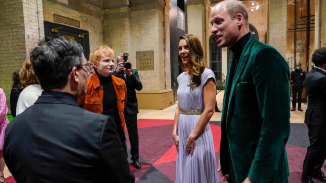 Ed Sheeran berbincang dengan Pangeran William & Kate Middleton