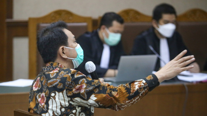 Azis Syamsuddin Bersaksi dalam Sidang Robin Maskur