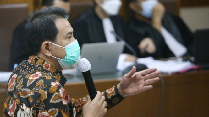 Azis Syamsuddin Bersaksi dalam Sidang Robin Maskur