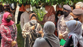 Di Hadapan Peternak Ayam, Mensos Jelaskan Kebijakan Penyerapan Telur