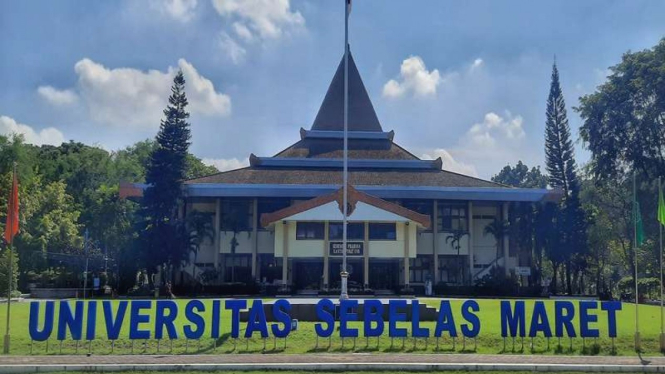 Universitas Sebelas Maret (UNS) Surakarta