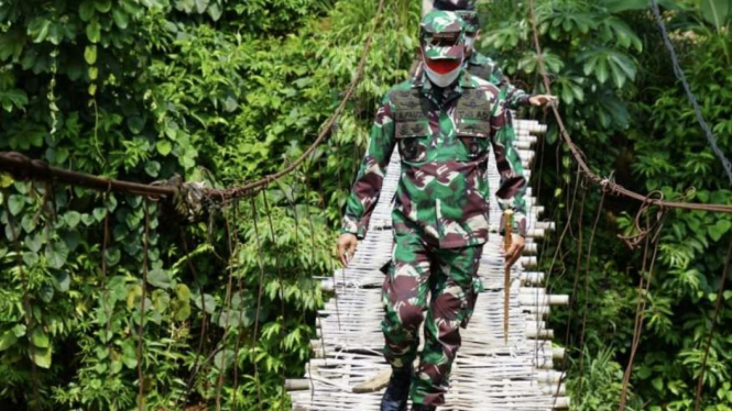 VIVA Militer: Danrem 061/SK tinjau jembatan gantung reot di Kabupaten Bogor 