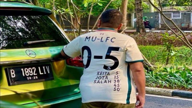 Orang Indonesia pakai jersey Liverpool