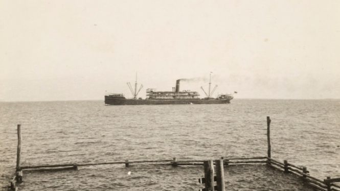 Kapal S.S. Mataram mendarat di Pelabuhan Darwin Harbour tanggal 18 Oktober 1918. (Supplied: Library and Archives NT)