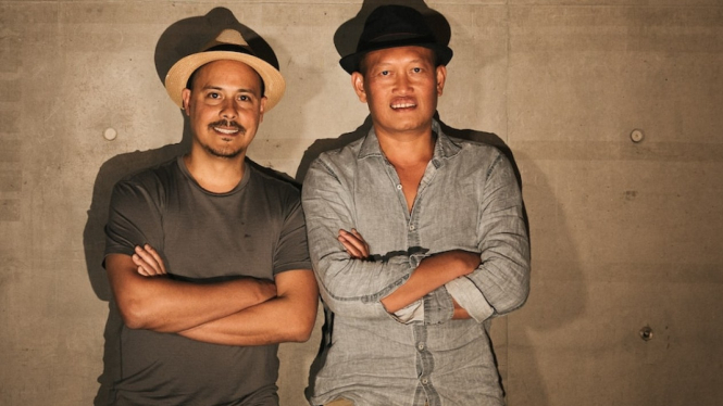 Jumaadi (kanan) dan Michael Toisuta adalah dua seniman Indonesia di Australia yang berkolaborasi dalam pertunjunkan PERAHU-PERAHU (Koleksi OzAsia Festival 2021)