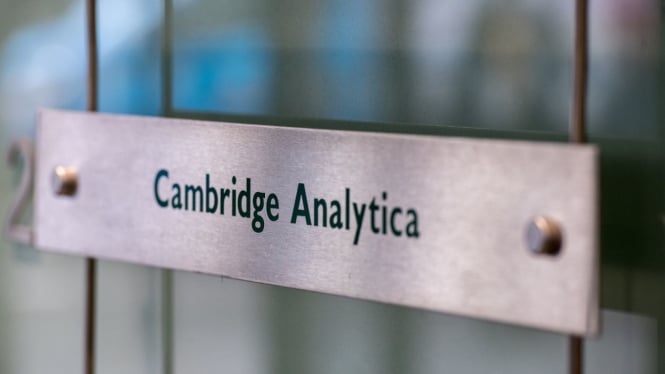Kasus kebocoran data Cambridge Analytica.