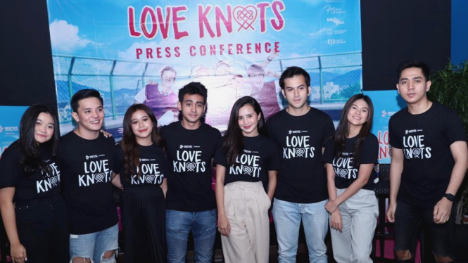 Brisia Jodie bersama para cast film Love Knots